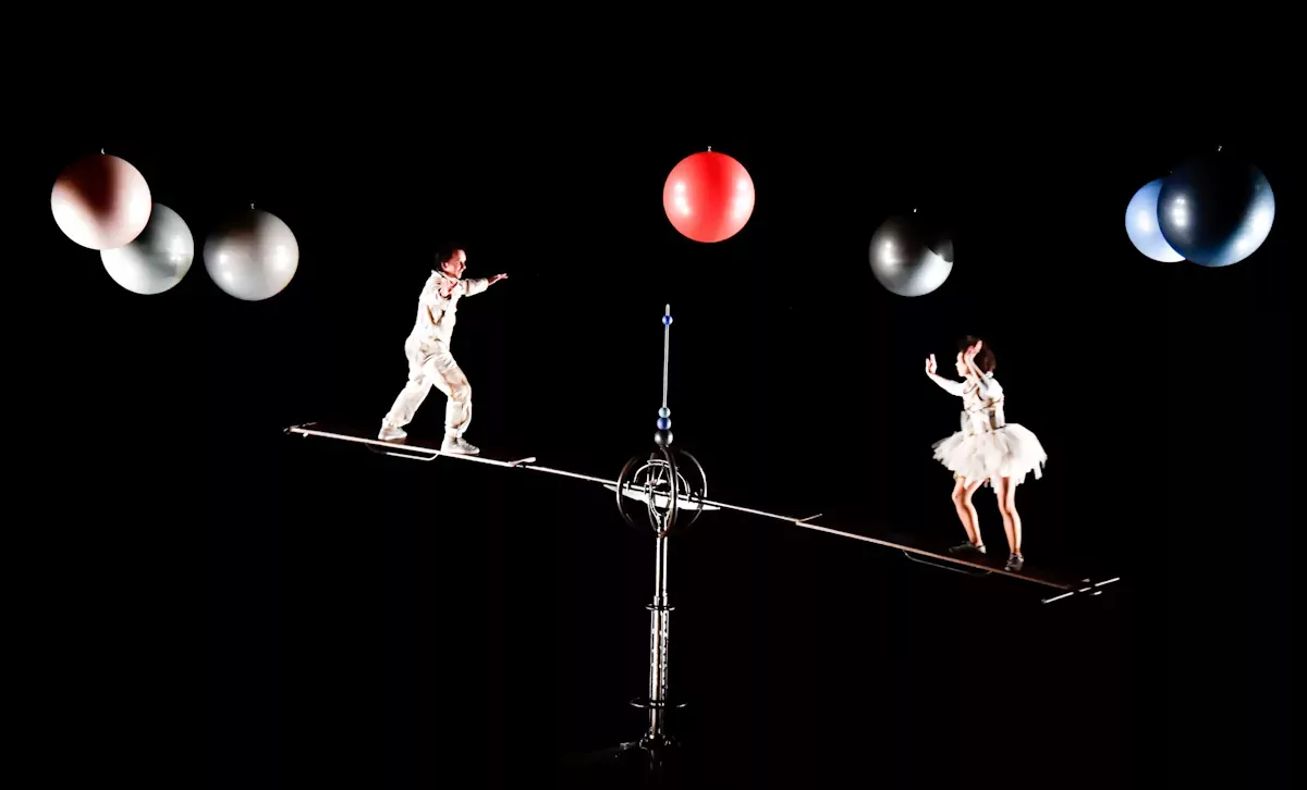 Aux Étoiles / Cirque Hirsute